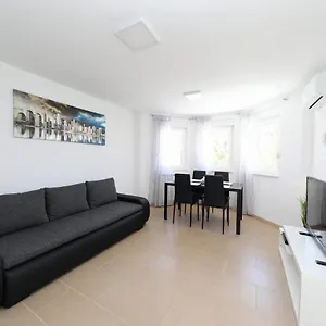 Jelena Appartamento Kaštela